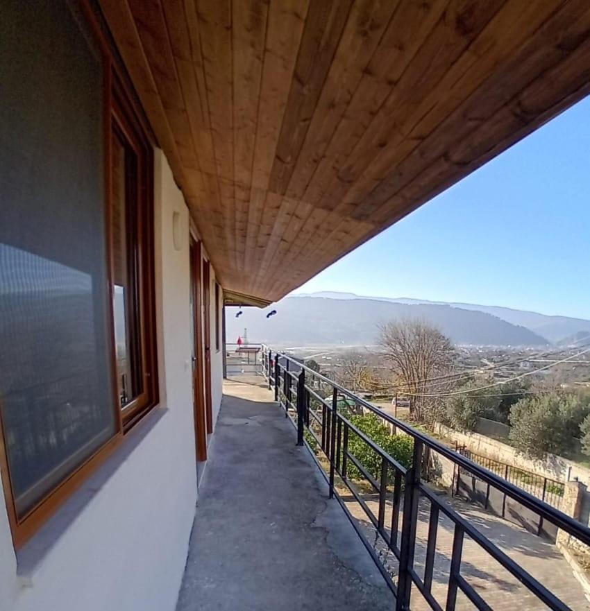 Guest House Xhaferaj เบราท ภายนอก รูปภาพ