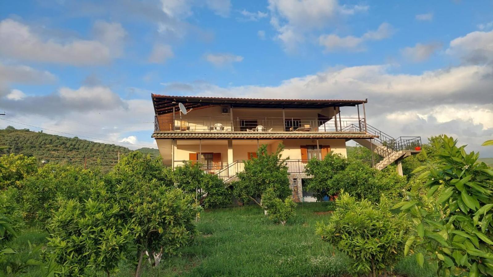 Guest House Xhaferaj เบราท ภายนอก รูปภาพ