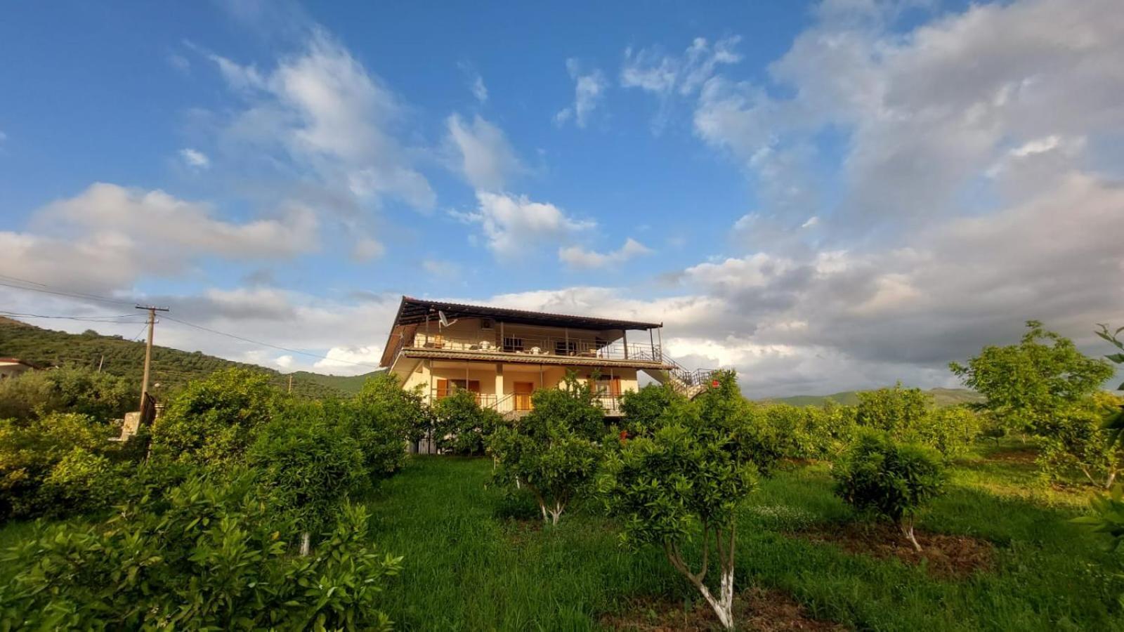 Guest House Xhaferaj เบราท ภายนอก รูปภาพ