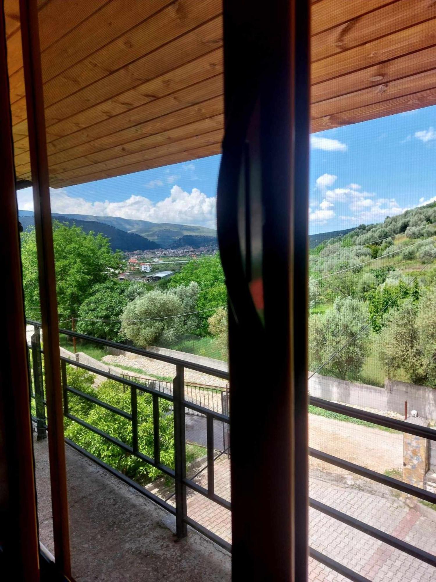 Guest House Xhaferaj เบราท ภายนอก รูปภาพ