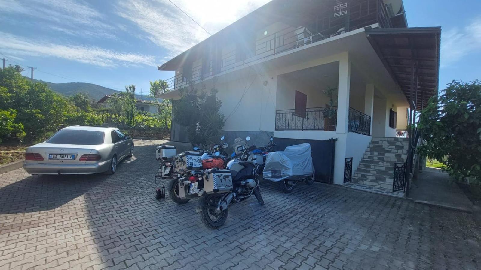 Guest House Xhaferaj เบราท ภายนอก รูปภาพ